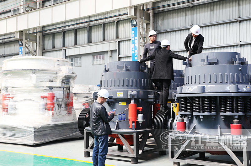 客戶來廠參觀圓錐破碎機